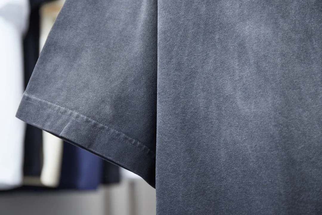 🅿️220 Ch*ome Hearte 25SS early spring new style, short-sleeved Croix heart diamonds, light luxury, essential item for daily commuting for men and women, correct version, comparison welcome, detailed features · 280g 100% pure cotton double yarn jersey fabric · Custom dyed in the same vat, special thickened 32 pieces double-stranded 1X1 thread · Imported Australian matte pearlescent diamonds ➕ thick letter logo · Ready-made garments made of piece dyeing Then do the faded fried snowflake process, then wash it to make it look old · General washing to improve the effect · Double needle stitching and cross-stitch process · Original main mark, washed tag, brand moisture-proof paper packaging Color: black/white Size: S/M/L/XL